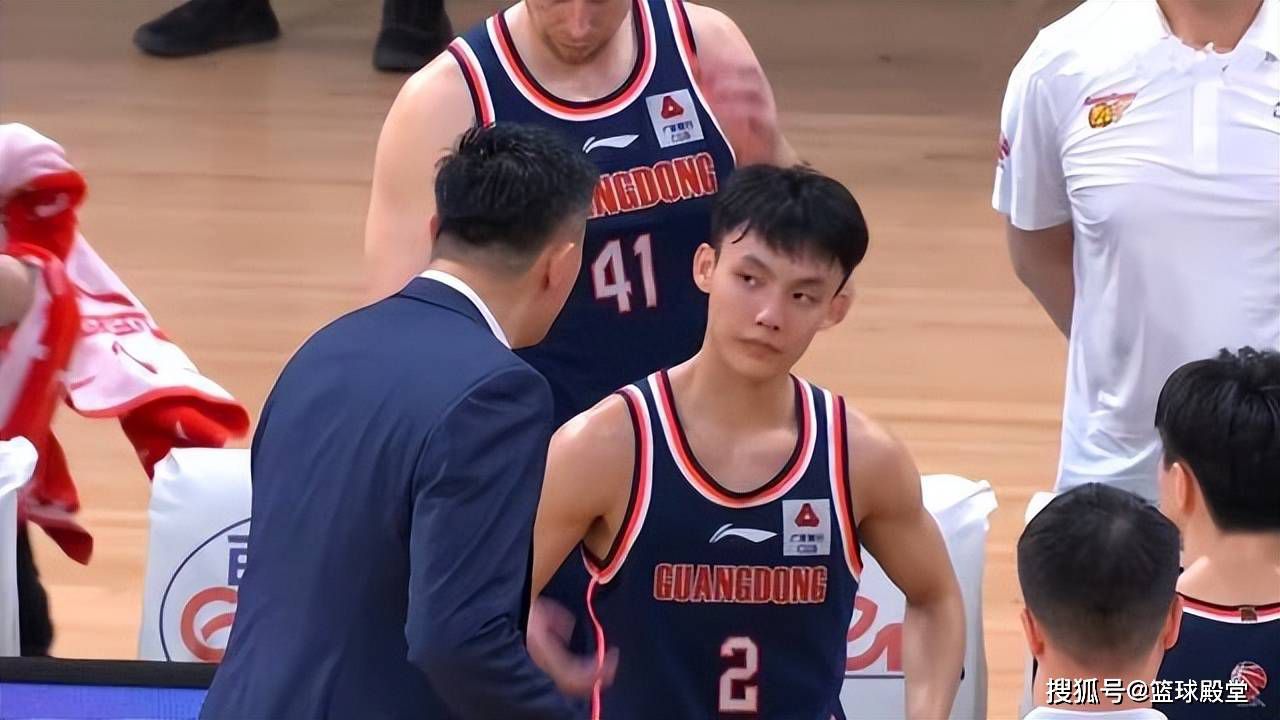 终于在万众期待下，由李海蜀、黄彦威联合执导，严屹宽、代斯、耿乐、郝劭文等领衔主演，杜鹃特邀出演的首部法医秦明大电影《秦明•生死语者》电影将于6月14日上映